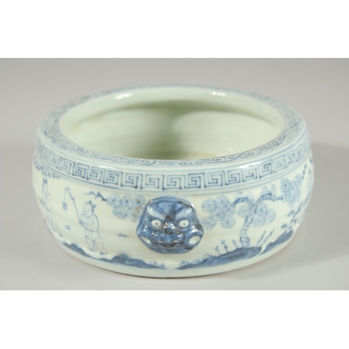 105 - A CHINESE BLUE AND WHITE PORCELAIN BOWL, with moulded twin handles and decorated with figures, 19cm ... 