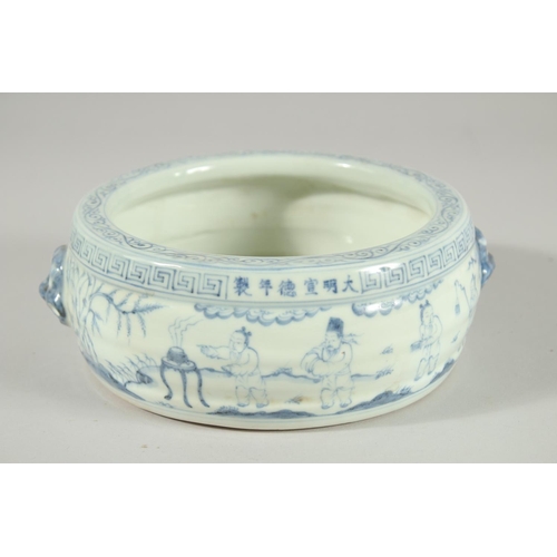 105 - A CHINESE BLUE AND WHITE PORCELAIN BOWL, with moulded twin handles and decorated with figures, 19cm ... 