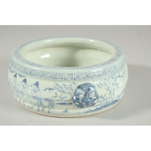 105 - A CHINESE BLUE AND WHITE PORCELAIN BOWL, with moulded twin handles and decorated with figures, 19cm ... 