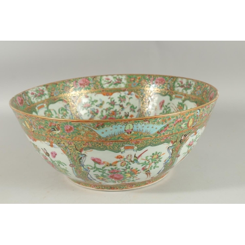 116 - A LARGE AND FINE 19TH CENTURY CHINESE CANTON FAMILLE ROSE PORCELAIN PUNCH BOWL, enamel painted with ... 