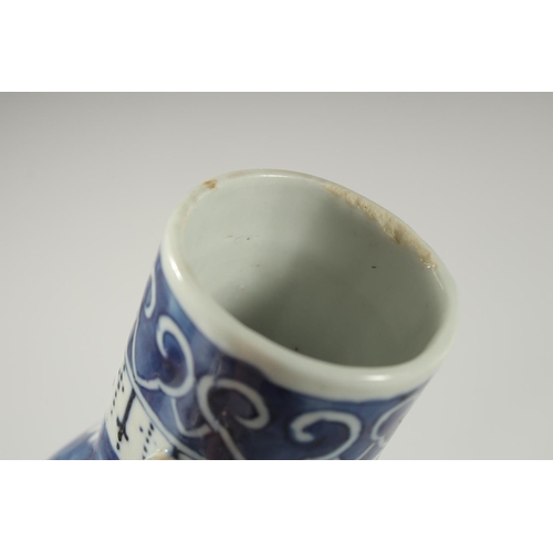 156 - A CHINESE BLUE AND WHITE PORCELAIN MOON FLASK, with moulded chilong handles to the shoulders, each s... 