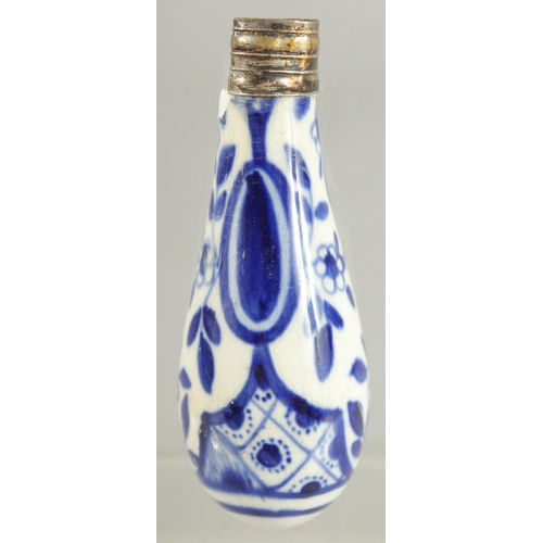 16 - A BLUE AND WHITE PORCELAIN SCENT BOTTLE.