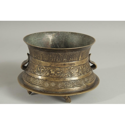 173 - AN ANNAMESE BRONZE RAIN DRUM WITH RELIEF CAST FROGS, 16cm diameter.