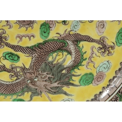 2 - A CHINESE FAMILLE VERTE PORCELAIN PLATE, finely painted with two dragons and stylised clouds on a ye... 