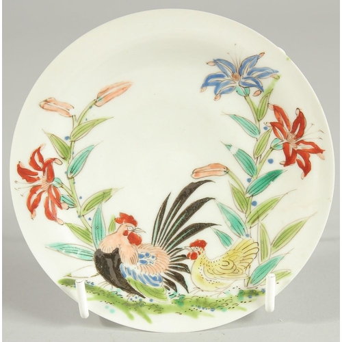 20 - A SMALL PORCELAIN CHICKEN DISH, the reverse with character mark, 12.5cm diameter.