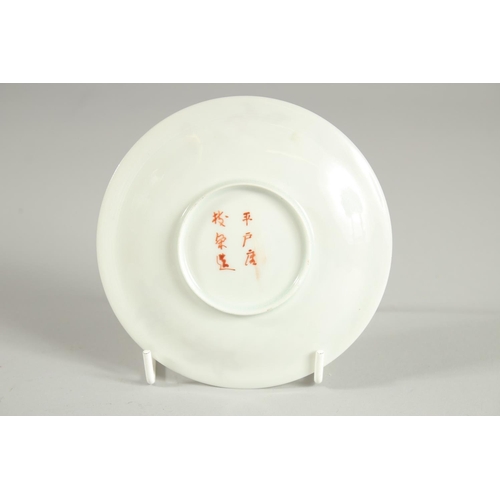 20 - A SMALL PORCELAIN CHICKEN DISH, the reverse with character mark, 12.5cm diameter.