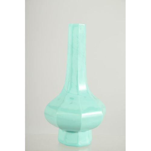 203 - A FINE TURQUOISE PEKING GLASS OCTAGONAL VASE, 19cm high.