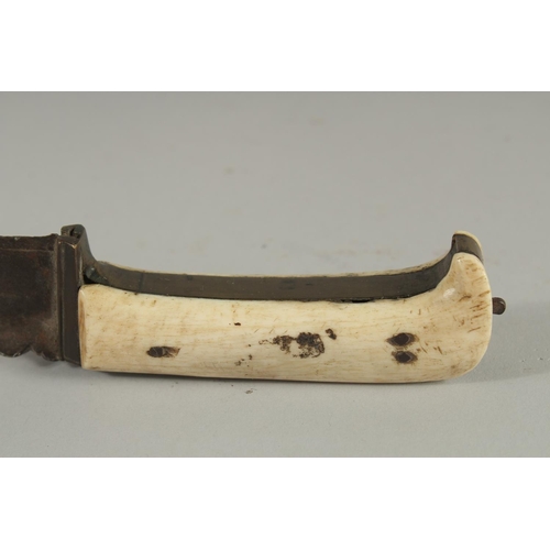 247 - AN 18TH-19TH CENTURY MUGHAL INDIAN BONE HILTED PESH KABZ DAGGER, 28cm long.