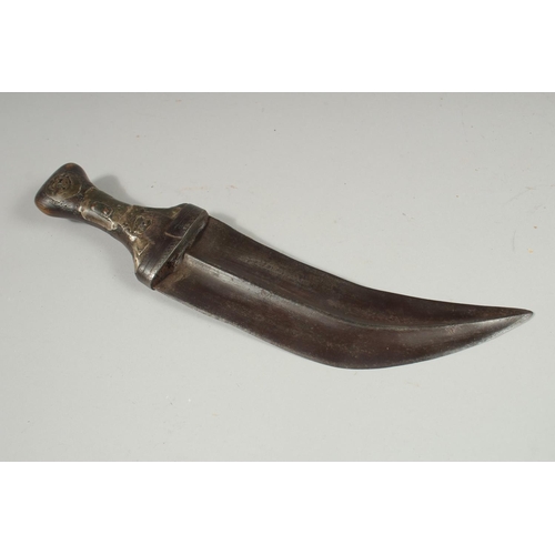 291 - A 19TH CENTURY OMANI DAGGER, 29cm long.