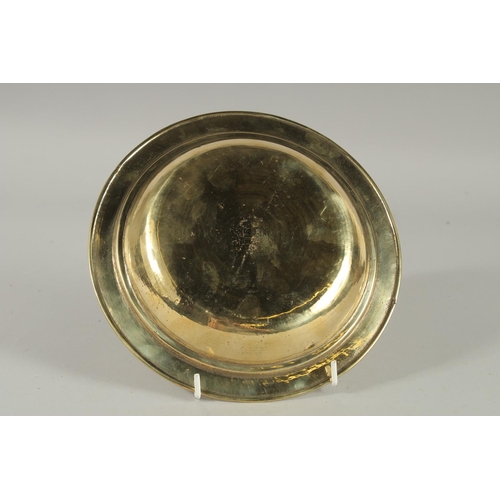 297 - A QAJAR ENGRAVED BRASS DISH, 20.5cm diameter.