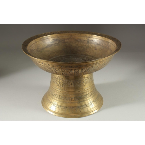 341 - A RARE EARLY ISLAMIC MAMLUK SILVER INLAID BRASS FOOTED BOWL / TRAY STAND, with engraved panels of ca... 