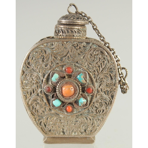 389 - A SMALL FILIGREE SNUFF BOTTLE WITH INSET CORAL AND TURQUOISE STONES, 5cm high.