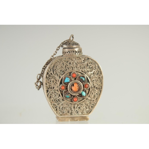 389 - A SMALL FILIGREE SNUFF BOTTLE WITH INSET CORAL AND TURQUOISE STONES, 5cm high.