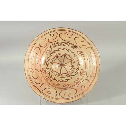 392 - A HISPANO-MORESQUE COPPER LUSTRE CHARGER, 37cm diameter.