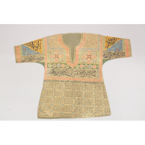 402 - A 20TH CENTURY ISLAMIC OTTOMAN TALISMANIC HAND-PAINTED SHIRT / JAMA, the reverse painted with a pane... 