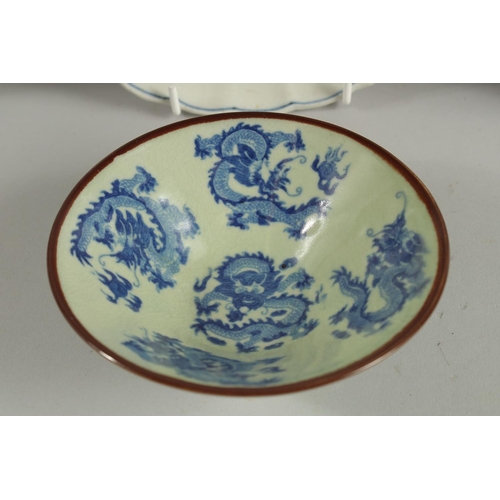 42 - FOUR ORIENTAL PORCELAIN ITEMS; including a famille rose vase, and Imari-type dish, a small celadon d... 