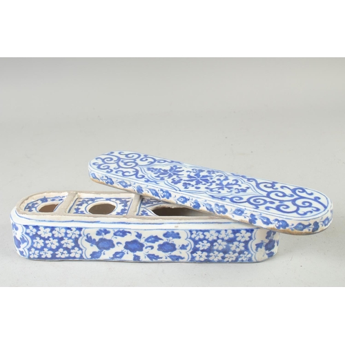 552 - A TURKISH BLUE AND WHITE POTTERY PEN BOX, 28.5cm long.