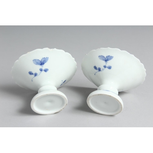 57 - A SMALL PAIR OF JAPANESE HIRADO BLUE AND WHITE PORCELAIN PEDESTAL DISHES. 10cm diameter.