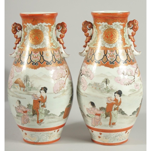 60 - A FINE PAIR OF JAPANESE KUTANI PORCELAIN TWIN HANDLE VASES, painted with a continuous scene depictin... 