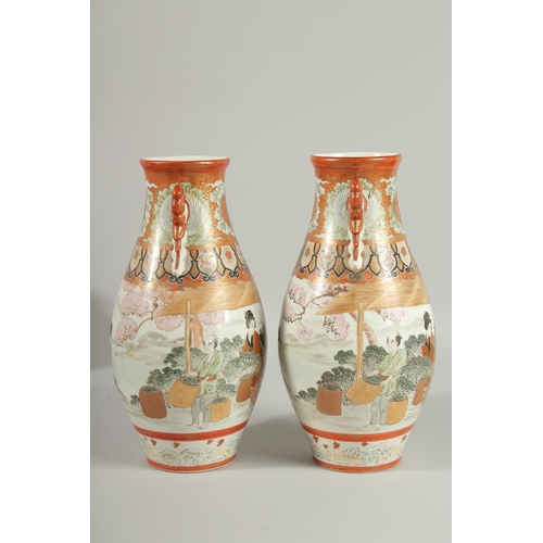 60 - A FINE PAIR OF JAPANESE KUTANI PORCELAIN TWIN HANDLE VASES, painted with a continuous scene depictin... 