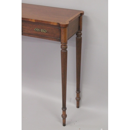 1005 - A REGENCY DESIGN MAHOGANY LONG SIDE TABLE with bow front, cross banded top, single frieze top on flu... 