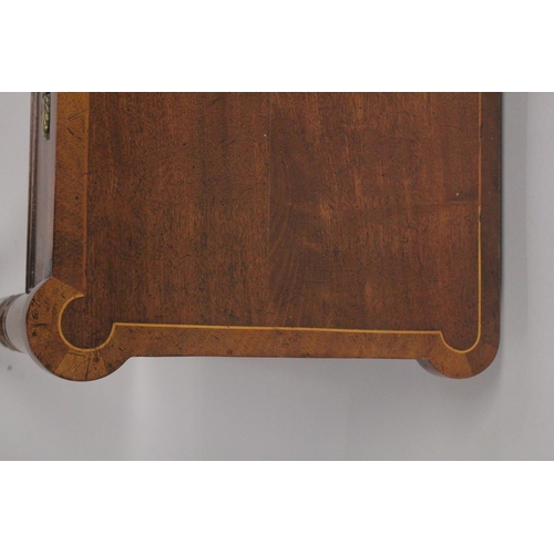 1005 - A REGENCY DESIGN MAHOGANY LONG SIDE TABLE with bow front, cross banded top, single frieze top on flu... 