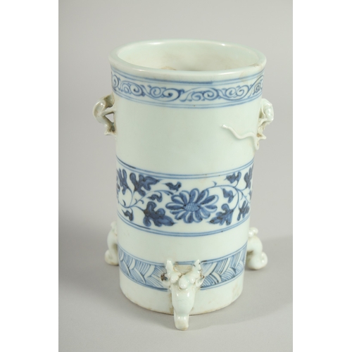 110 - A CHINESE BLUE AND WHITE PORCELAIN BRUSH POT / VASE, with moulded chilong and tripod legs, 15cm high... 