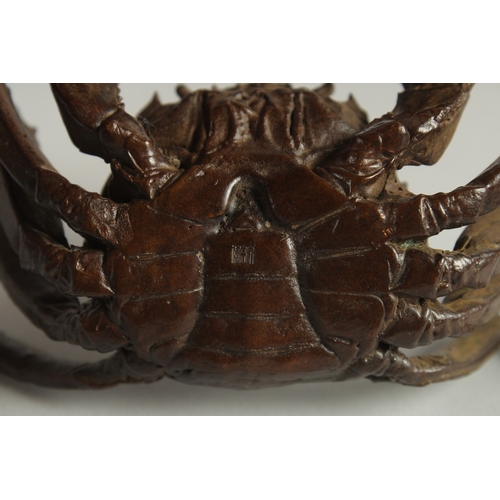 123 - A JAPANESE BRONZE OKIMONO OF A CRAB, 14.5cm wide.