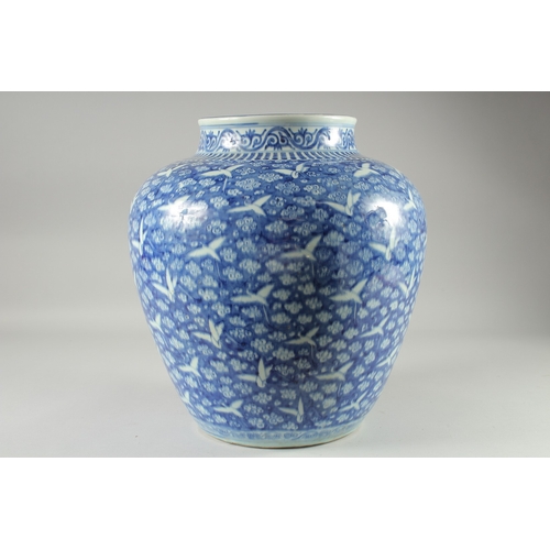 128 - A LARGE CHINESE BLUE AND WHITE BULBOUS VASE, decorated with cranes and stylised cloud pattern, 38cm ... 