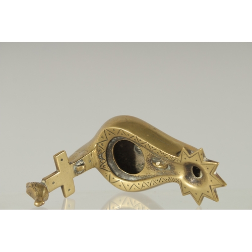 198 - A ROMAN / GREEK STYLE BRASS OIL LAMP, 10.5cm long.