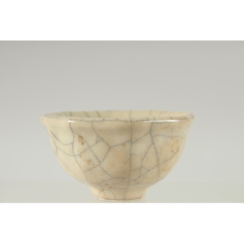 22 - A SMALL CHINESE OCTAGONAL CRACKLE GLAZE BOWL, 9cm wide.