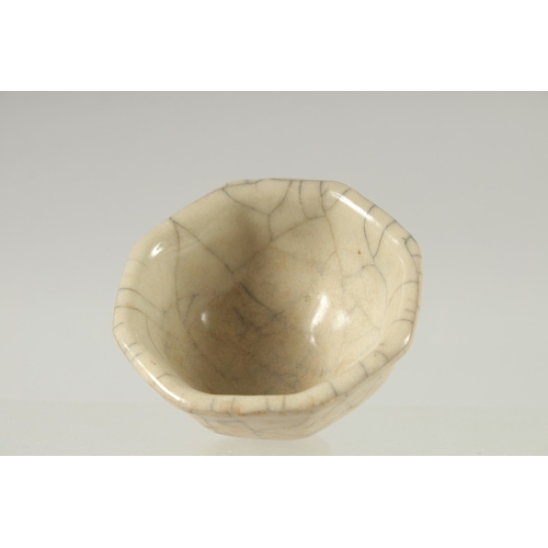 22 - A SMALL CHINESE OCTAGONAL CRACKLE GLAZE BOWL, 9cm wide.