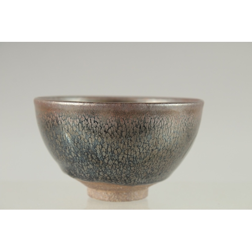 23 - A CHINESE GLAZED POTTERY TEA BOWL, character mark to base, 9cm diameter.