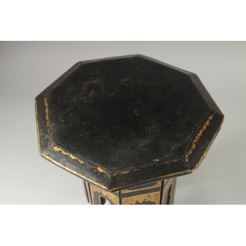 30 - A SMALL BLACK AND GILT LACQUERED OCTAGONAL TABLE.