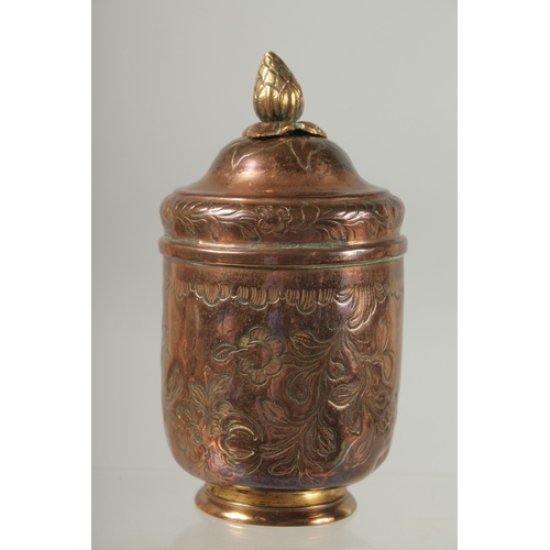 316 - AN 18TH CENTURY OTTOMAN TURKISH TOMBAK GILDED COPPER LIDDED CUP, 14cm high.