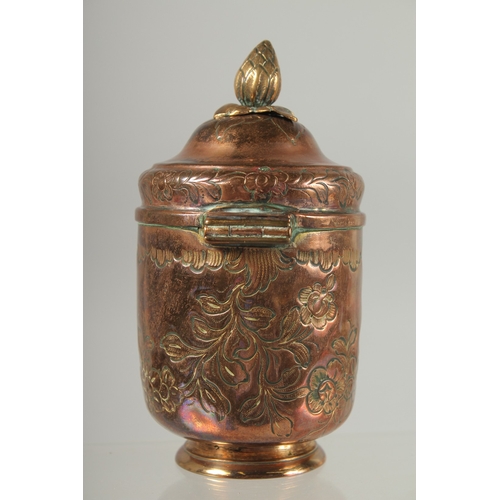 316 - AN 18TH CENTURY OTTOMAN TURKISH TOMBAK GILDED COPPER LIDDED CUP, 14cm high.