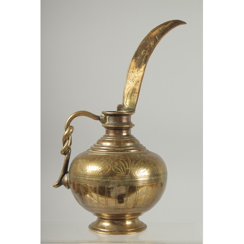 319 - A FINE 18TH-19TH CENTURY SOUTH INDIAN OR SRI LANKAN BRASS OIL POURING EWER, 25cm high.