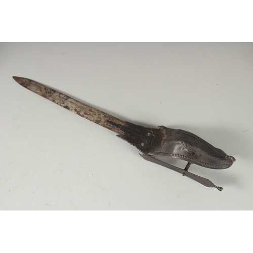 323 - A RARE 16TH CENTURY SOUTH INDIAN TANJORE STEEL HOODED KATAR, 55cm long.