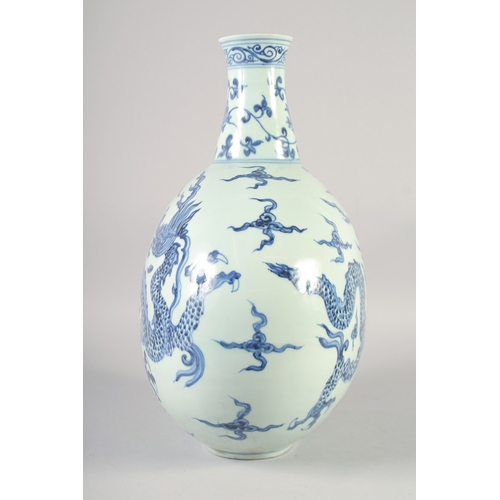 469 - A LARGE CHINESE BLUE AND WHITE PORCELAIN MOON FLASK DRAGON VASE, bearing six-character mark, 44cm hi... 