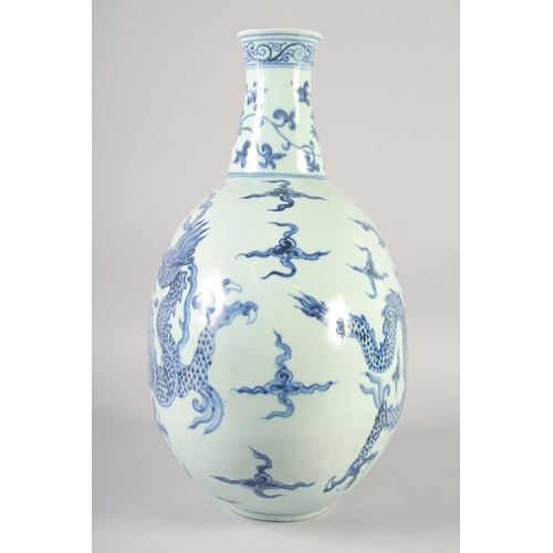 469 - A LARGE CHINESE BLUE AND WHITE PORCELAIN MOON FLASK DRAGON VASE, bearing six-character mark, 44cm hi... 