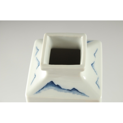 9 - A CONTEMPORARY CHINESE BLUE AND WHITE PORCELAIN DISH AND VASE, (2).