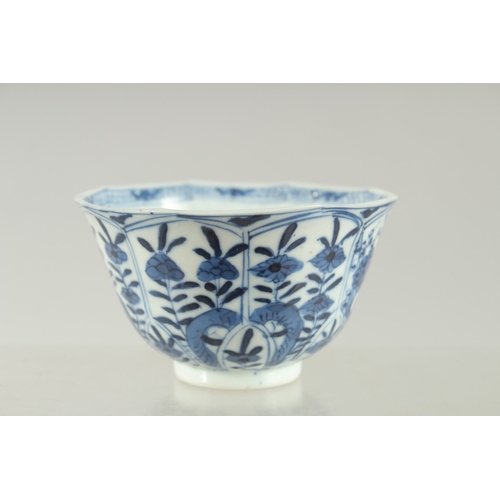 96 - A CHINESE KANGXI BLUE AND WHITE PORCELAIN TEA BOWL, 8.5cm diameter.