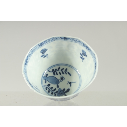 96 - A CHINESE KANGXI BLUE AND WHITE PORCELAIN TEA BOWL, 8.5cm diameter.