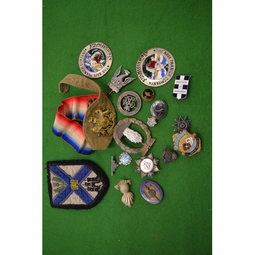 1001 - Military badges etc.