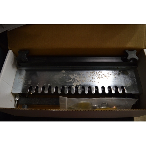 142 - A Dewalt dovetail jig.