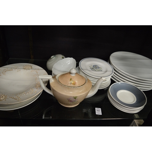 162 - Decorative china.