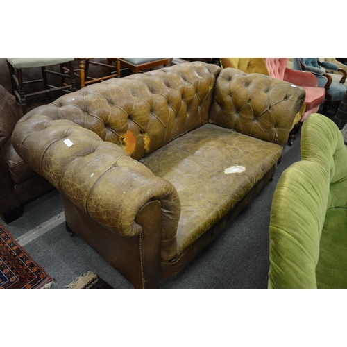 289 - A leather Chesterfield style drop-in two seater settee (for upholstery).