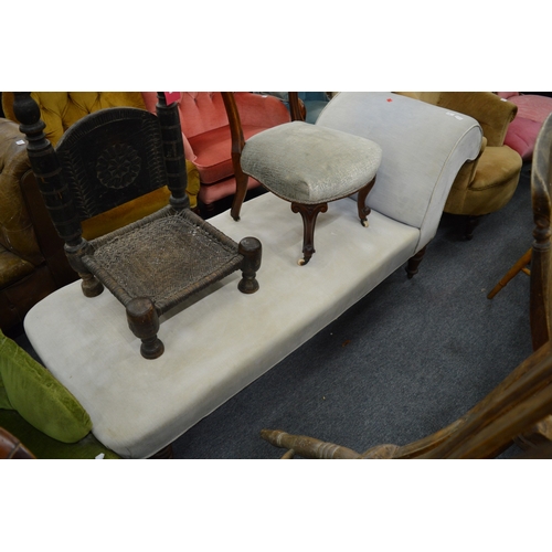 298 - A Victorian upholstered day bed.