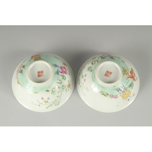 103 - A PAIR OF EARLY 20TH CENTURY FAMILLE ROSE PORCELAIN RICE BOWLS, painted with boys, each with red cha... 