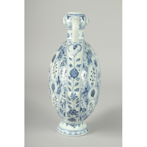 112 - A CHINESE BLUE AND WHITE PORCELAIN TWIN HANDLE MOON FLASK, 28cm high.